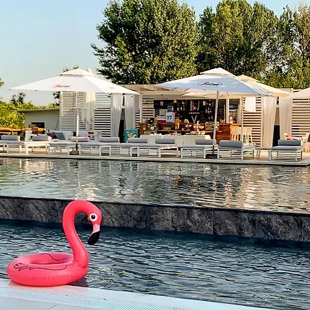 Bora Bora מלון דירות