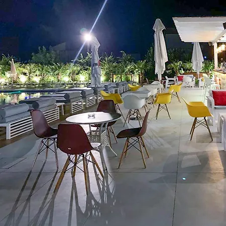 Ξενοδοχείο με διαμερίσματα Bora Bora 4*