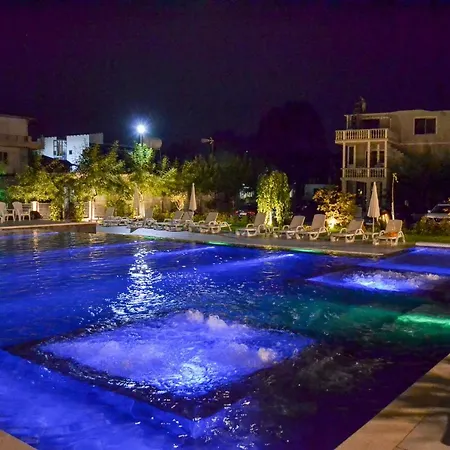 Ξενοδοχείο με διαμερίσματα Bora Bora 4*
