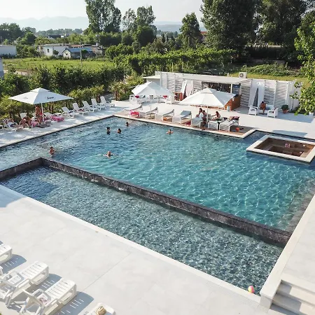 Bora Bora Aparthotel Velipojë